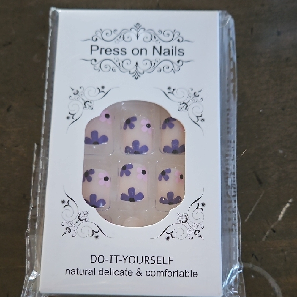 Purple Floral Press On Nails